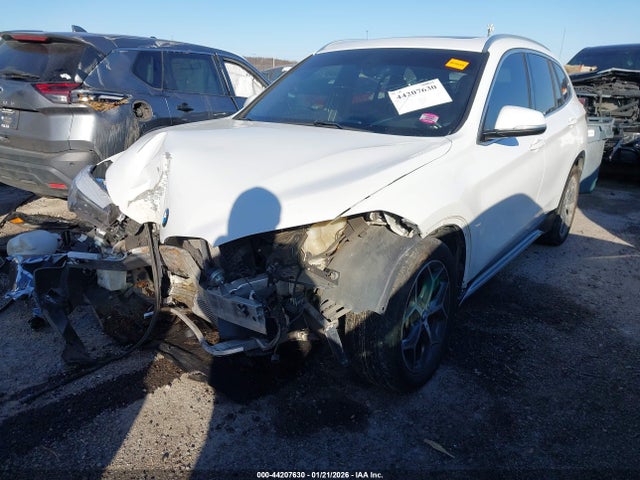 2018 BMW X1 WBXHT3C32J5L24981 Photo 1