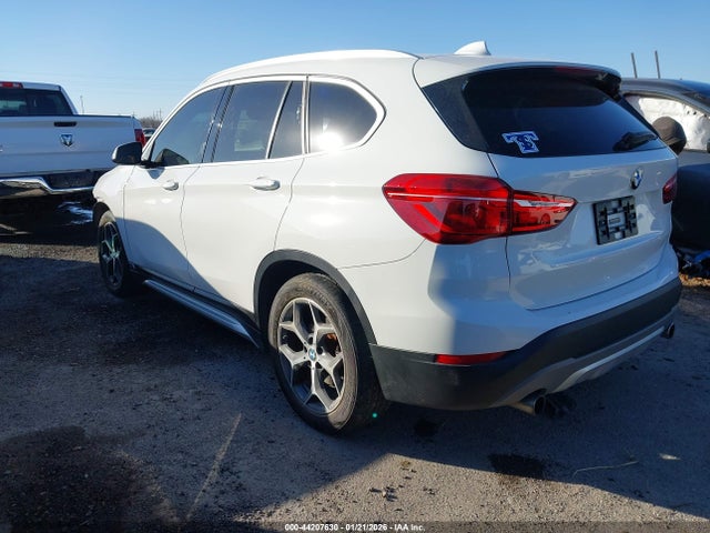 2018 BMW X1 WBXHT3C32J5L24981 Photo 2