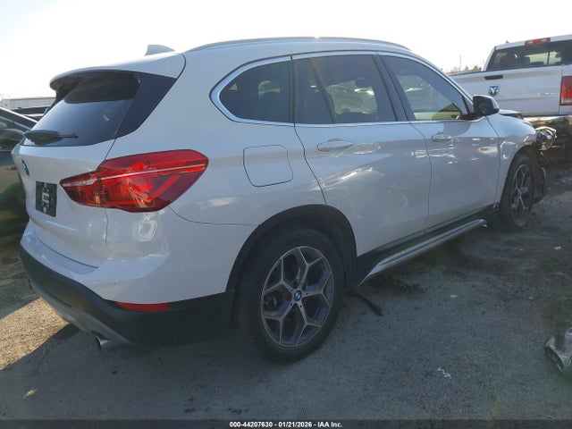 2018 BMW X1 WBXHT3C32J5L24981 Photo 3
