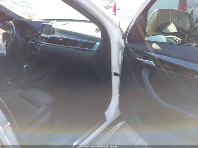 2018 BMW X1 WBXHT3C32J5L24981 Photo 4