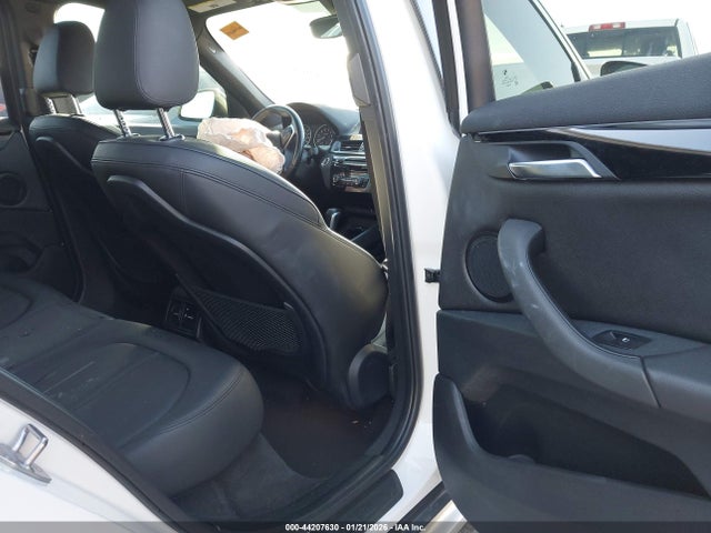 2018 BMW X1 WBXHT3C32J5L24981 Photo 7