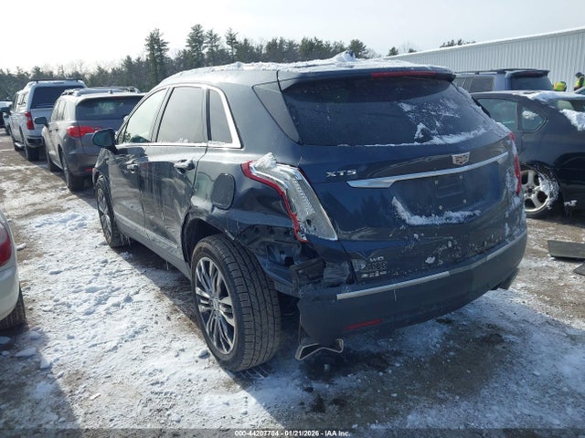 2018 CADILLAC XT5 1GYKNFRS1JZ217680 Photo 2