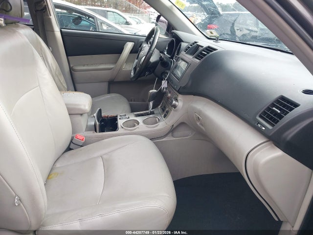 2012 Toyota Highlander Se V6 მანქანა იყიდება აუქციონზე, vin: 5TDBK3EH6CS122768, აუქციონის ნომერი: 44207749