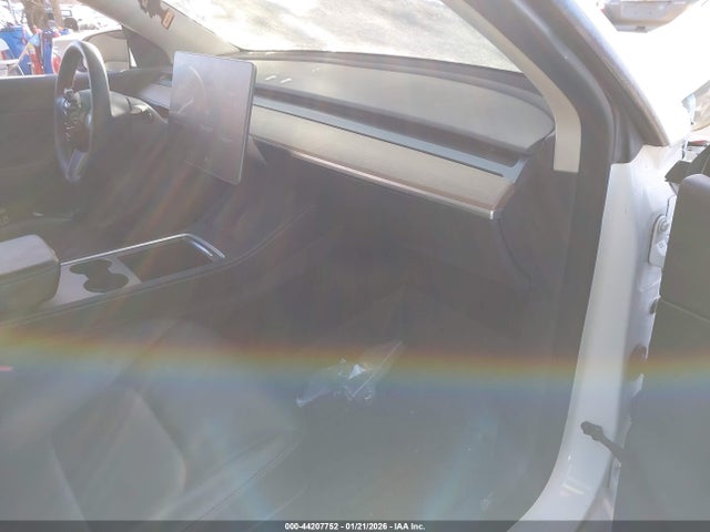 2022 TESLA MODEL Y 7SAYGDEF9NF378641 Photo 4