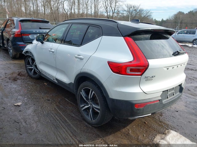 2019 VOLVO XC40 YV4162XZ3K2005877 Photo 2