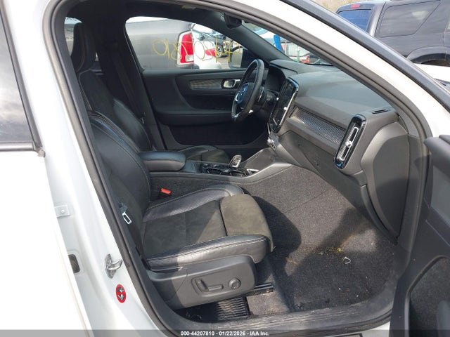 2019 VOLVO XC40 YV4162XZ3K2005877 Photo 4