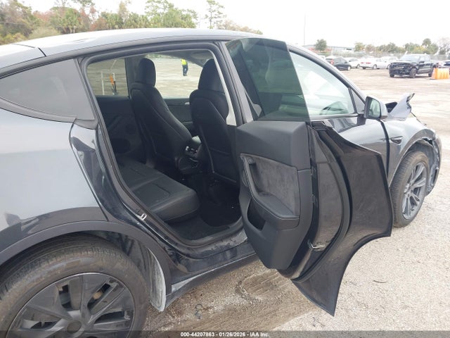 2025 TESLA MODEL Y 7SAYGDEE0SA354468 Photo 7