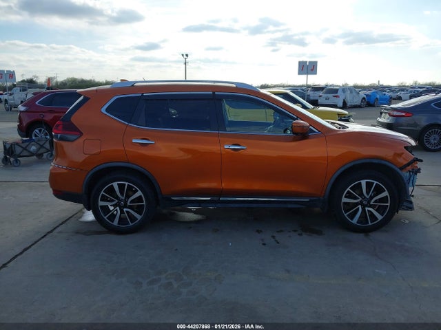 JN8AT2MV3JW319621 Nissan Rogue Sl