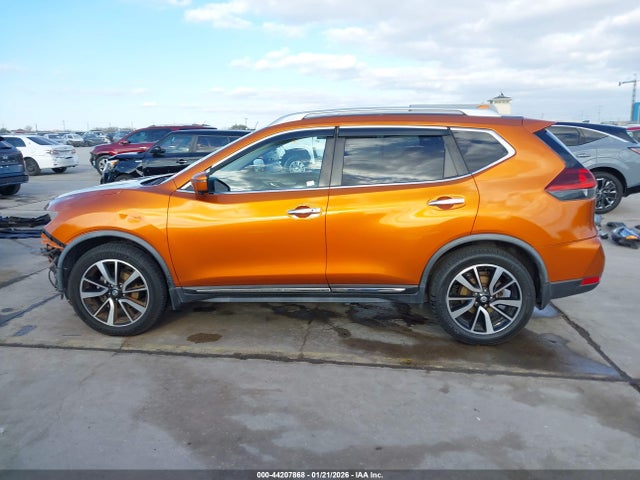 JN8AT2MV3JW319621 Nissan Rogue Sl