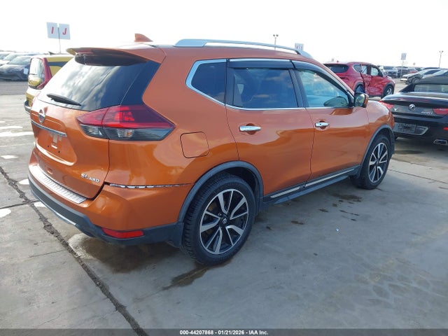 JN8AT2MV3JW319621 Nissan Rogue Sl