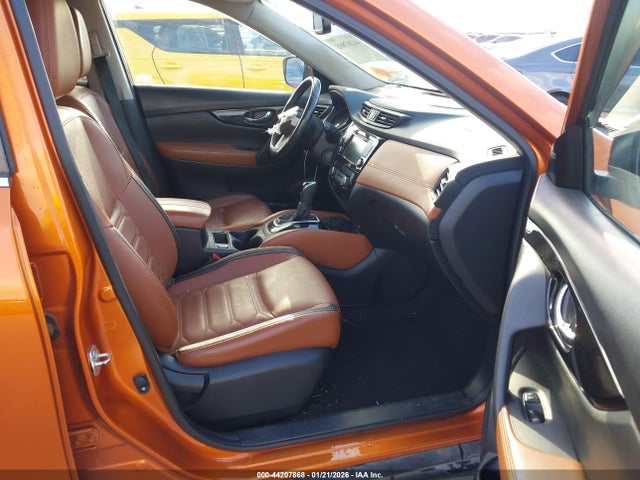 JN8AT2MV3JW319621 Nissan Rogue Sl