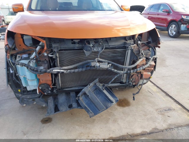 JN8AT2MV3JW319621 Nissan Rogue Sl