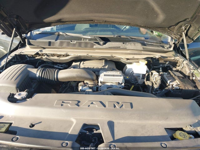 1C6SRFFT8RN208251 RAM 1500 Big Horn 4x4 5&#039;7 Box