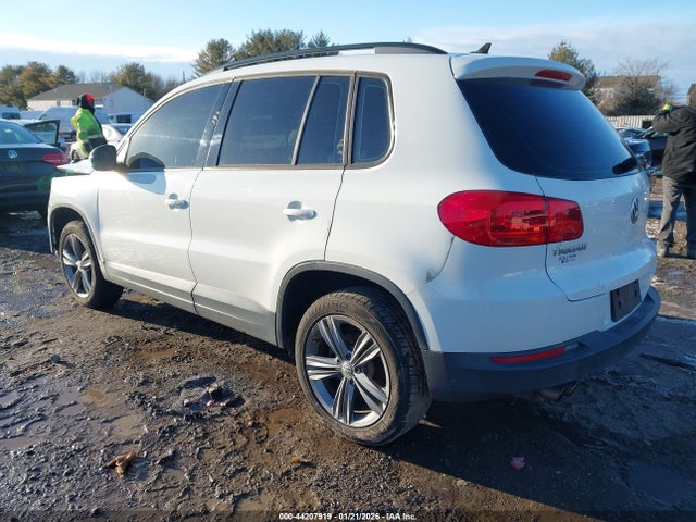 2017 VOLKSWAGEN TIGUAN WVGAV7AX8HK000768 Photo 2