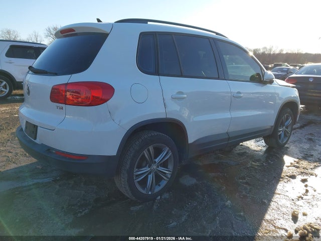 2017 VOLKSWAGEN TIGUAN WVGAV7AX8HK000768 Photo 3