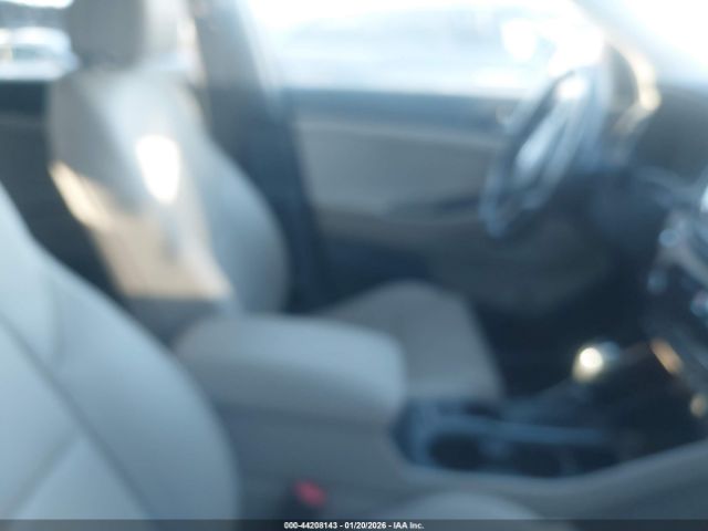 2018 HYUNDAI TUCSON KM8J3CA24JU645012 Photo 4
