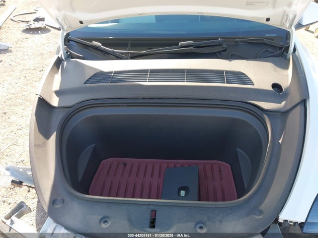2024 Tesla Model Y Long Range Dual Motor All-wheel Drive მანქანა იყიდება აუქციონზე, vin: 7SAYGDEE4RA290686, აუქციონის ნომერი: 44208151