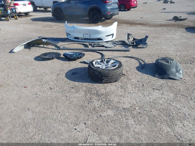 2024 Tesla Model Y Long Range Dual Motor All-wheel Drive მანქანა იყიდება აუქციონზე, vin: 7SAYGDEE4RA290686, აუქციონის ნომერი: 44208151