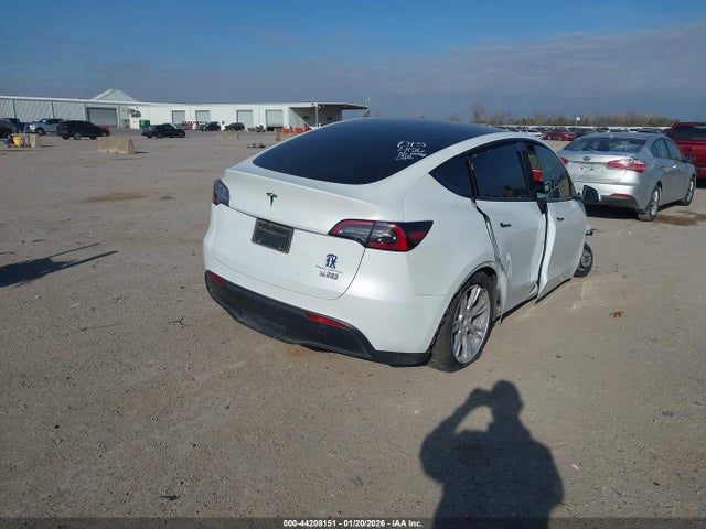 2024 Tesla Model Y Long Range Dual Motor All-wheel Drive მანქანა იყიდება აუქციონზე, vin: 7SAYGDEE4RA290686, აუქციონის ნომერი: 44208151