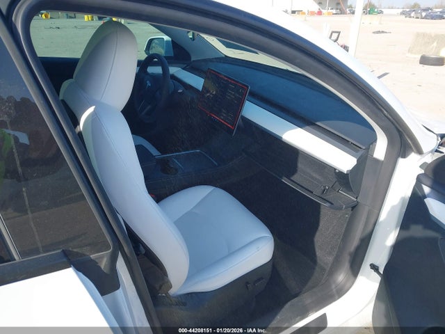 2024 Tesla Model Y Long Range Dual Motor All-wheel Drive მანქანა იყიდება აუქციონზე, vin: 7SAYGDEE4RA290686, აუქციონის ნომერი: 44208151