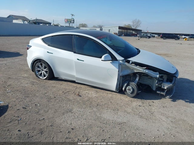 2024 Tesla Model Y Long Range Dual Motor All-wheel Drive მანქანა იყიდება აუქციონზე, vin: 7SAYGDEE4RA290686, აუქციონის ნომერი: 44208151