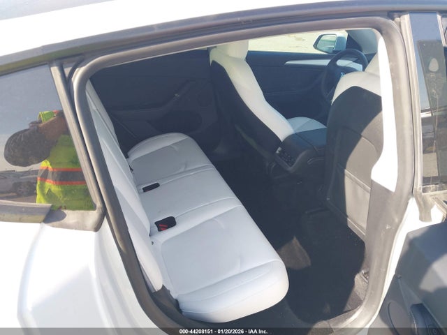 2024 Tesla Model Y Long Range Dual Motor All-wheel Drive მანქანა იყიდება აუქციონზე, vin: 7SAYGDEE4RA290686, აუქციონის ნომერი: 44208151