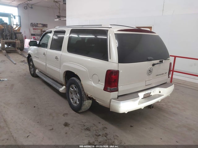 2005 CADILLAC ESCALADE ESV 3GYFK66N15G252332 Photo 2