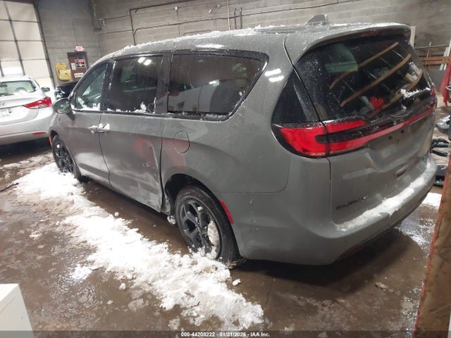 2022 CHRYSLER PACIFICA HYBRID 2C4RC1L75NR127370 Photo 2