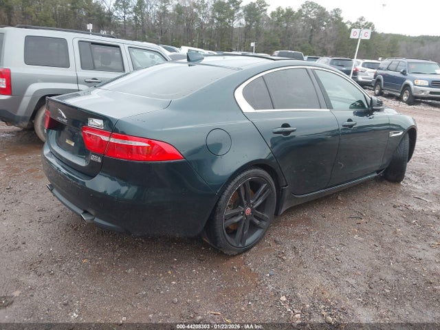 2017 JAGUAR XE SAJAK4BV9HA970578 Photo 3