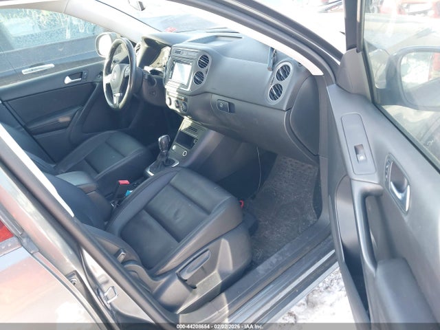 WVGAV7AX9GW554005 Volkswagen TIGUAN S