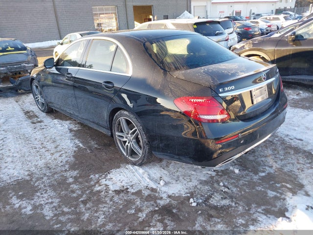 2017 MERCEDES-BENZ E 300 WDDZF4KB7HA091162 Photo 2