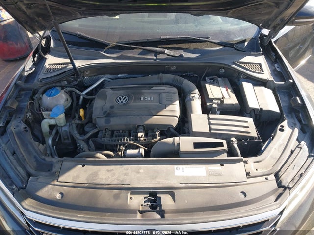 1VWDT7A34HC079089 Volkswagen Passat 1.8t R-line
