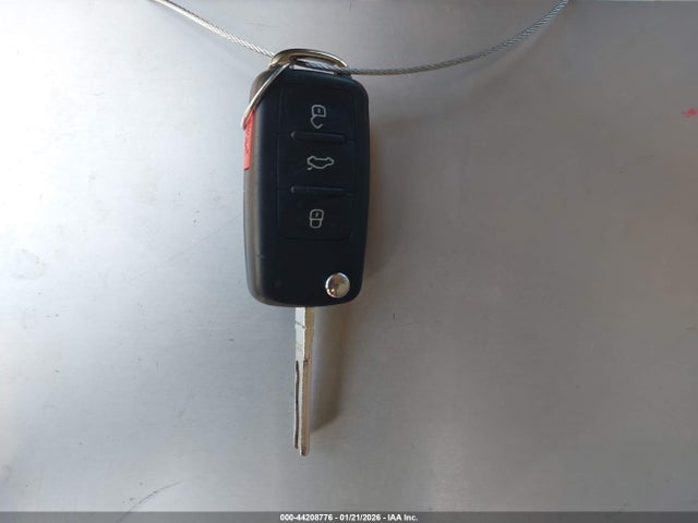 1VWDT7A34HC079089 Volkswagen Passat 1.8t R-line