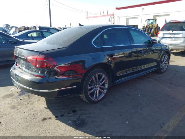 1VWDT7A34HC079089 Volkswagen Passat 1.8t R-line