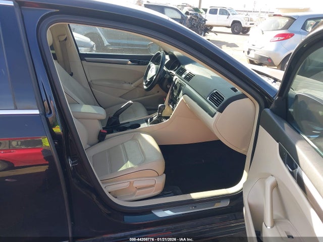 1VWDT7A34HC079089 Volkswagen Passat 1.8t R-line