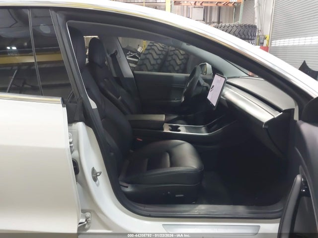 2019 TESLA MODEL 3 5YJ3E1EBXKF469809 Photo 4