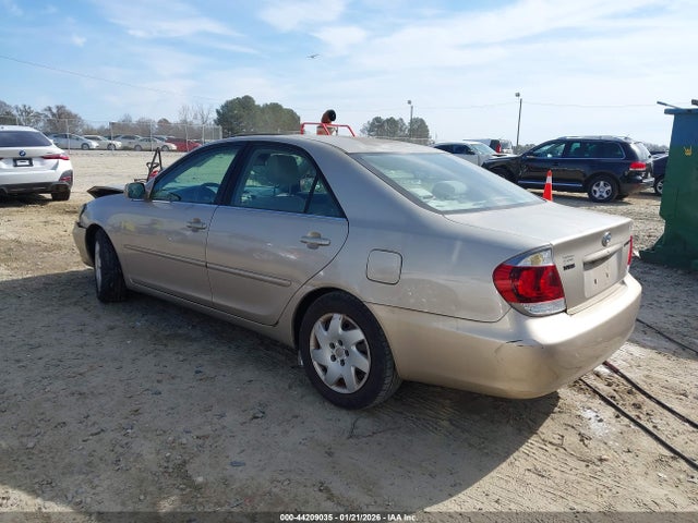 2005 TOYOTA CAMRY 4T1BE32KX5U519241 Photo 2
