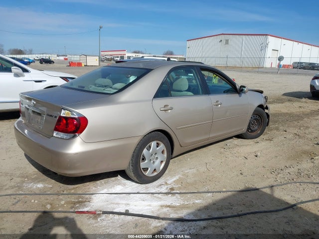 2005 TOYOTA CAMRY 4T1BE32KX5U519241 Photo 3