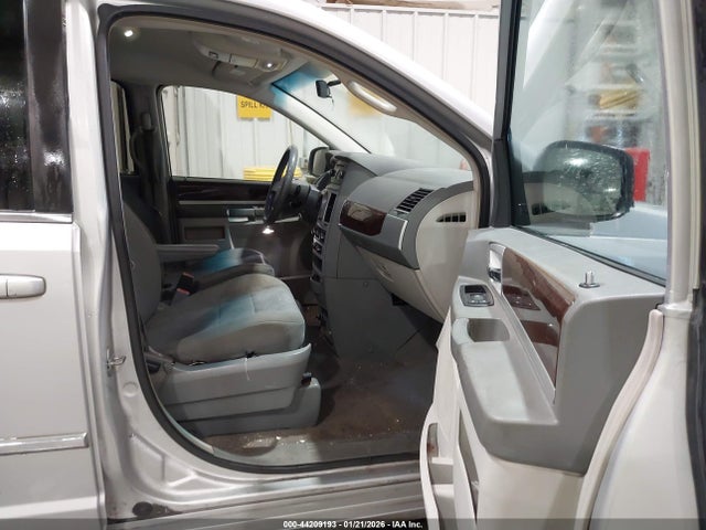 Продаж на аукціоні авто 2010 Chrysler Town & Country Touring, vin: 2A4RR5D14AR493261, номер лоту: 44209193