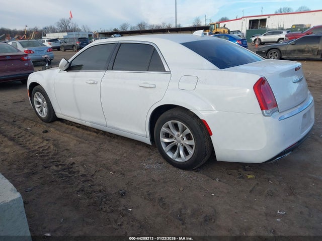 2015 CHRYSLER 300 2C3CCAAG3FH769400 Photo 2