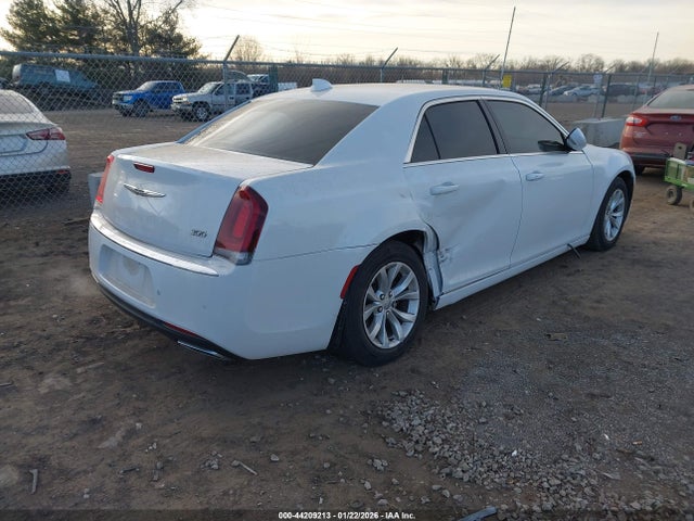 2015 CHRYSLER 300 2C3CCAAG3FH769400 Photo 3