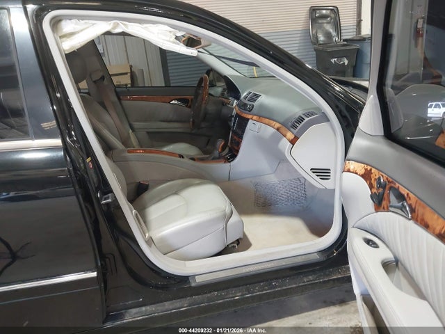 44209232 :رقم المزاد ، WDBUF70J65A666183 vin ، 2005 Mercedes-benz E 500 مزاد بيع
