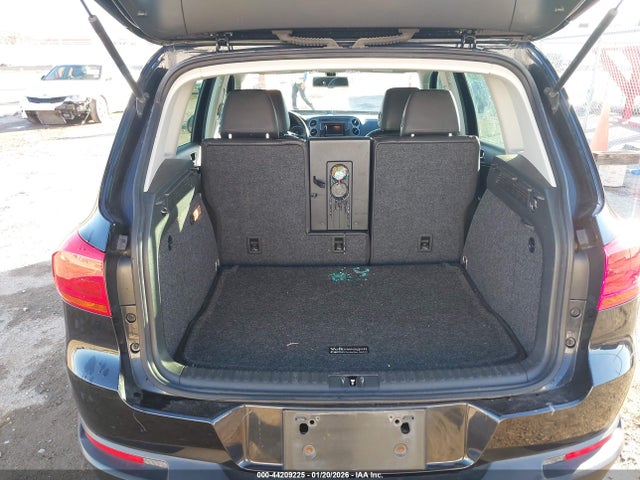 WVGAV7AX4GW542778 Volkswagen TIGUAN S