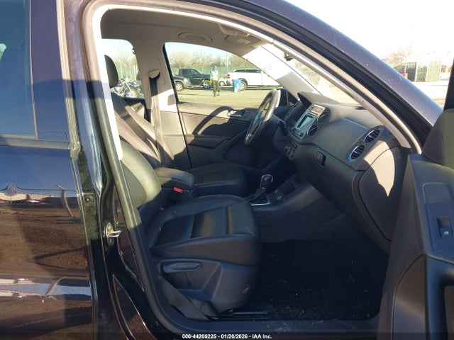 WVGAV7AX4GW542778 Volkswagen TIGUAN S