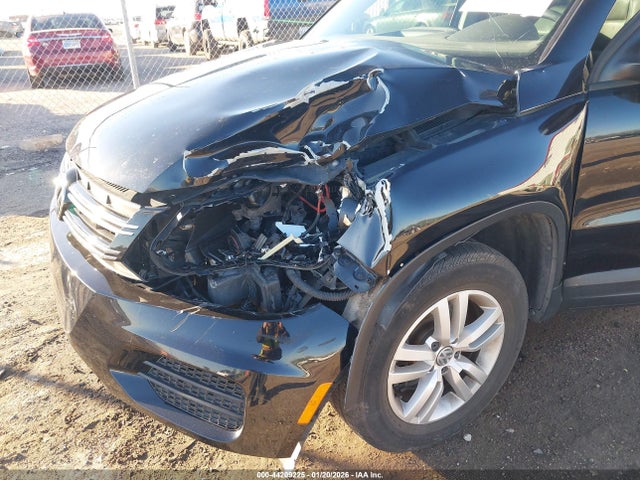 WVGAV7AX4GW542778 Volkswagen TIGUAN S