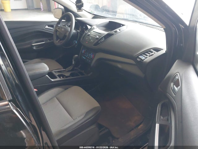1FMCU0G91HUA24037 Ford ESCAPE SE