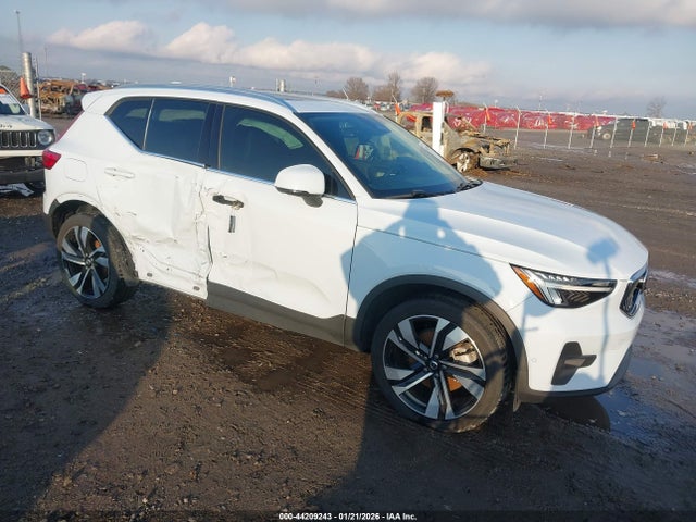 2024 VOLVO XC40 YV4L12UE8R2314411