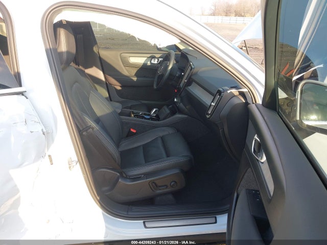 2024 VOLVO XC40 YV4L12UE8R2314411 Photo 4