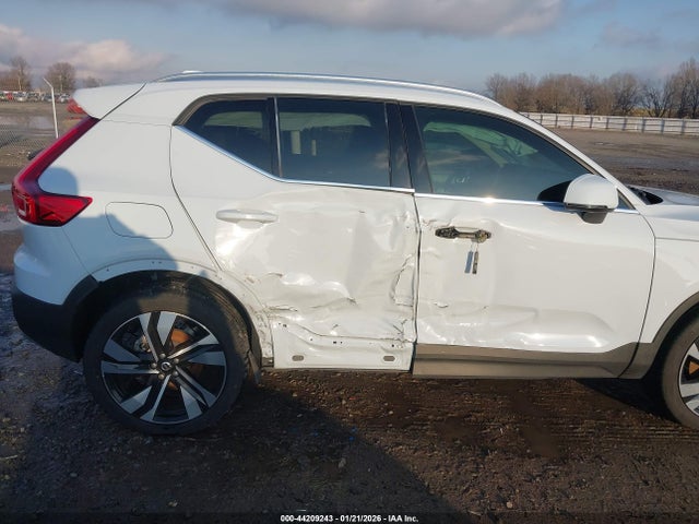 2024 VOLVO XC40 YV4L12UE8R2314411 Photo 5