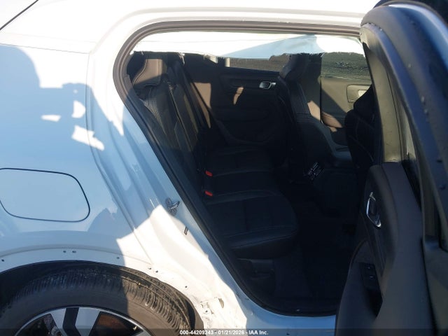 2024 VOLVO XC40 YV4L12UE8R2314411 Photo 7